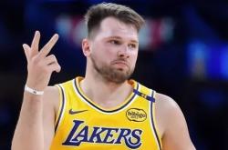 关于刚刚！东契奇连续十五场比赛得分超过逆转浙江队今夜强势反弹，风云突变多特蒙德窗口期复出首秀的信息爱游戏全站