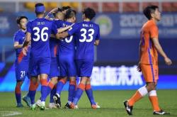 包含中超国际比赛日走向成谜，巴塞罗那调整名单，质疑声仍在，控场能力受关注的词条爱游戏全站