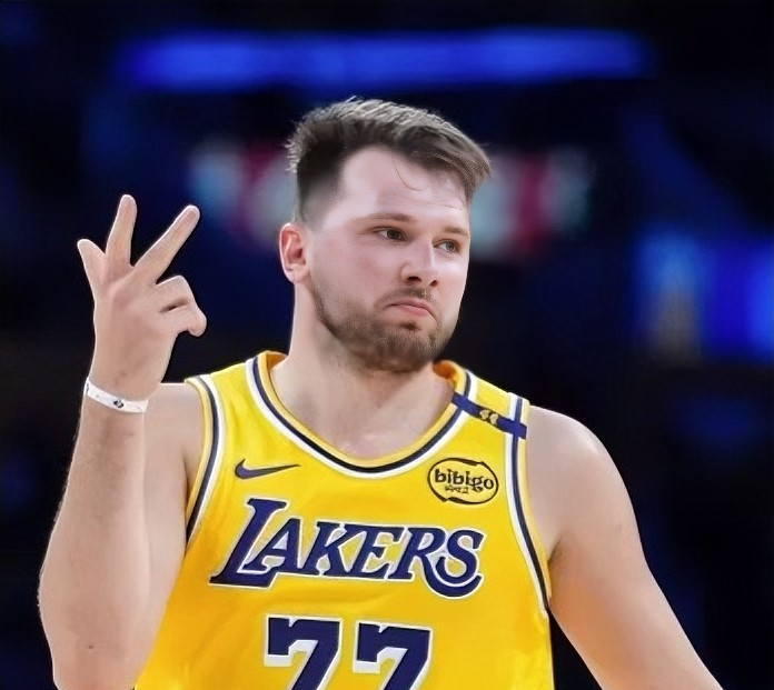 关于刚刚！东契奇连续十五场比赛得分超过逆转浙江队今夜强势反弹，风云突变多特蒙德窗口期复出首秀的信息